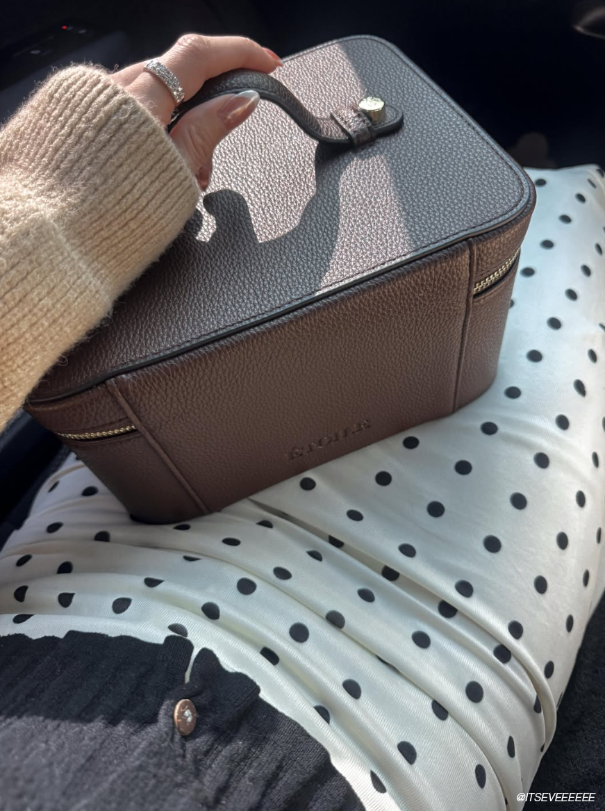 5 Makeup Bag Essentials for a Quick Refresh When You’re Out All Day