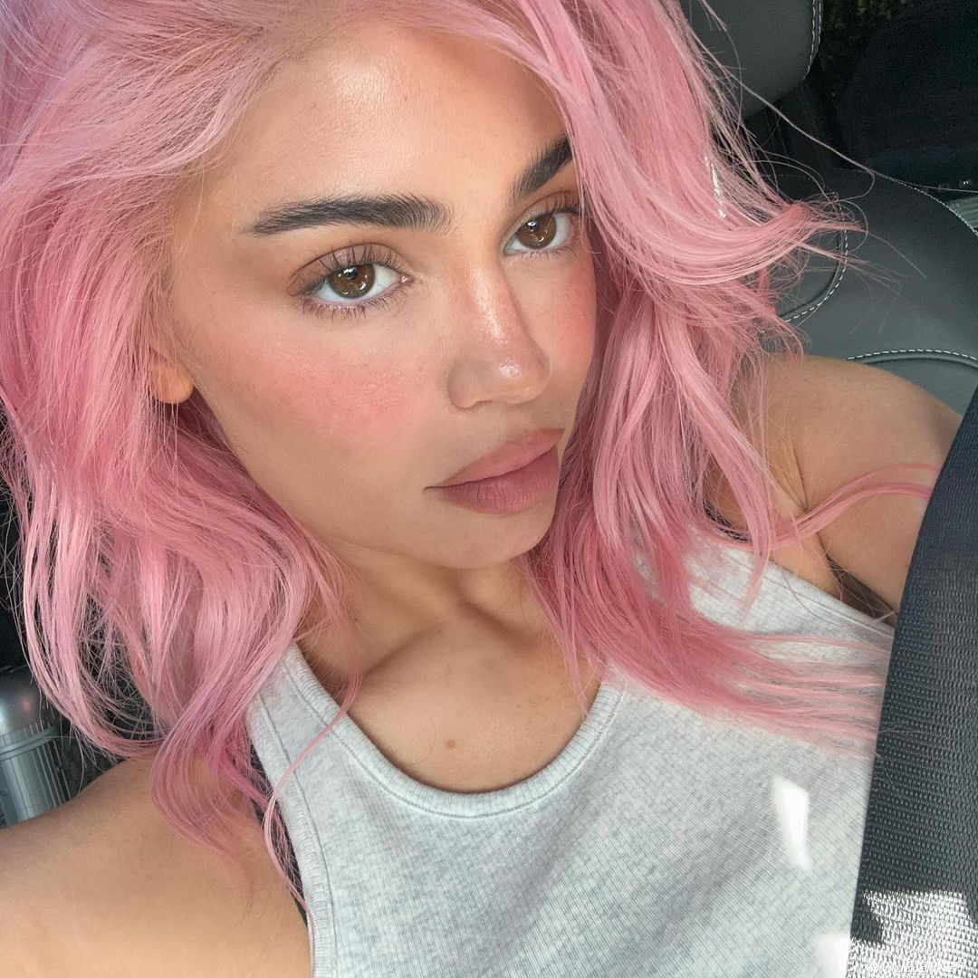 3226bc0805ba1eef855a king kylie
