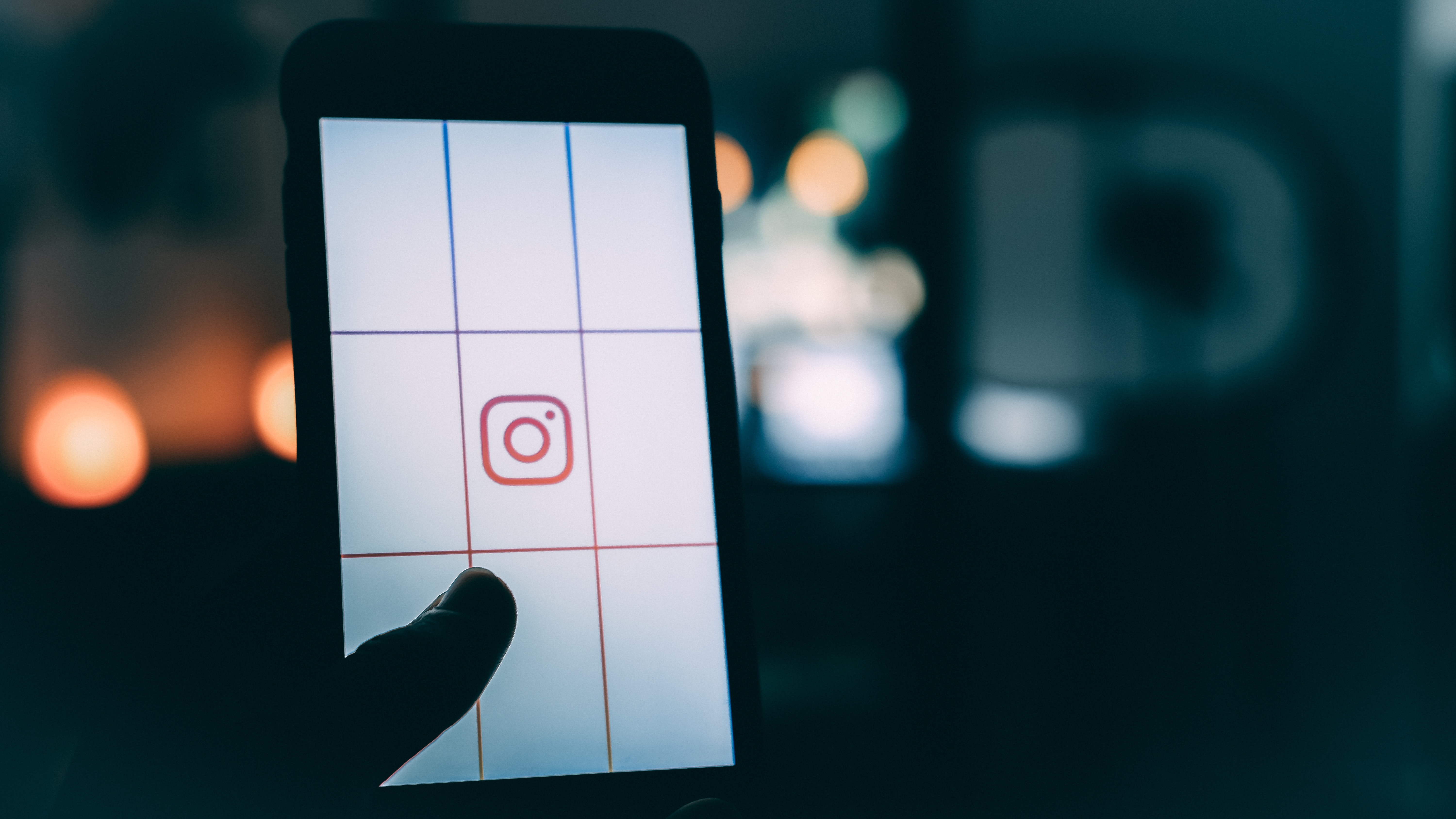 5dd5eee88017f30d9ba3 luke van zyl 571729 unsplash