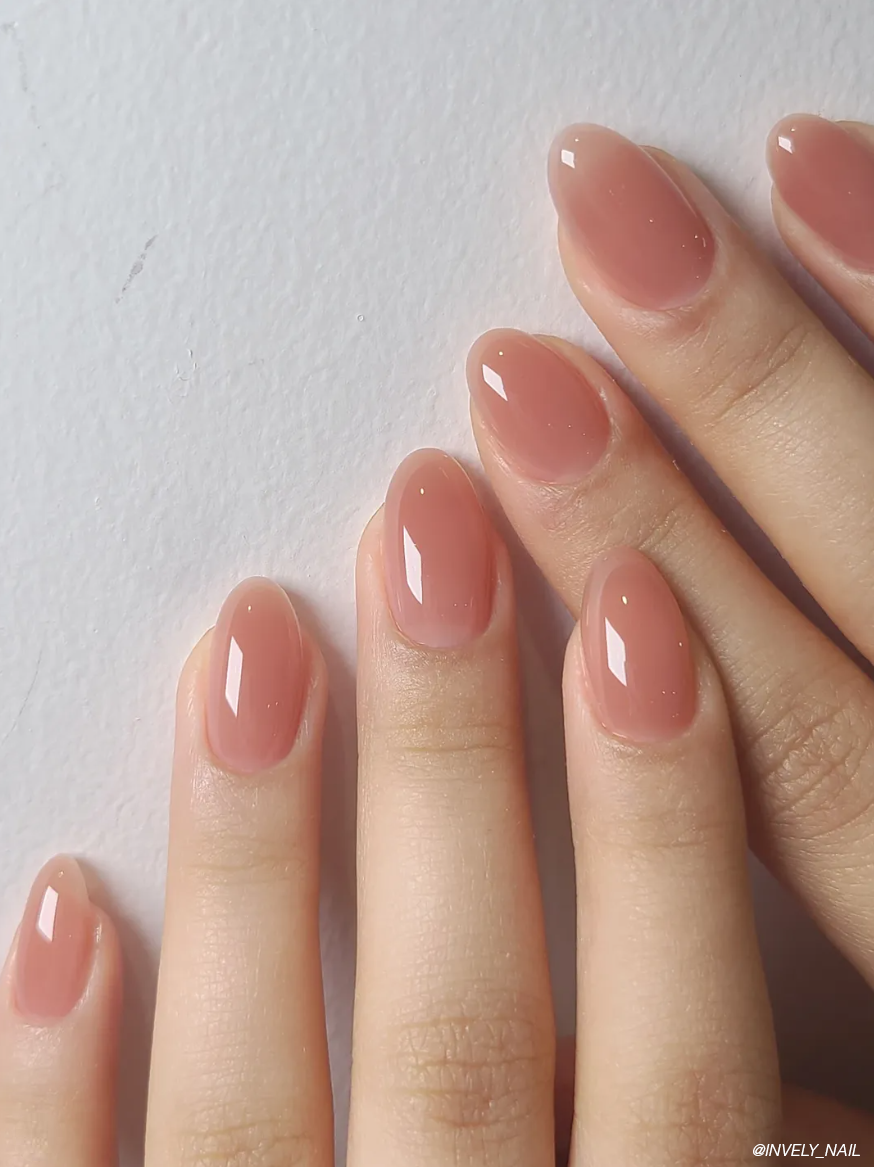 Syrup Nails Are the Sheer, Glossy Manicure Taking Over Fall