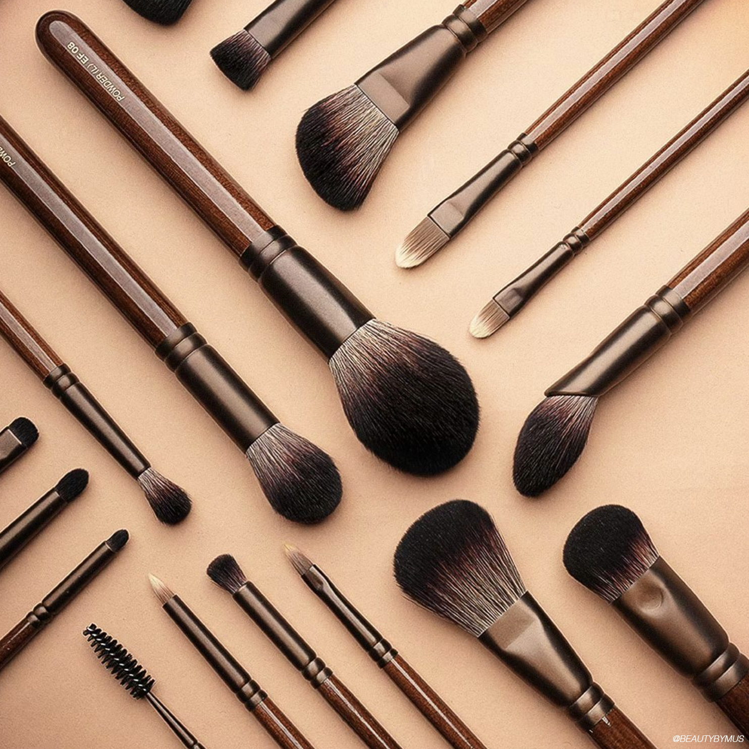 93f3f3b14edda781f951 clean makeup brushes