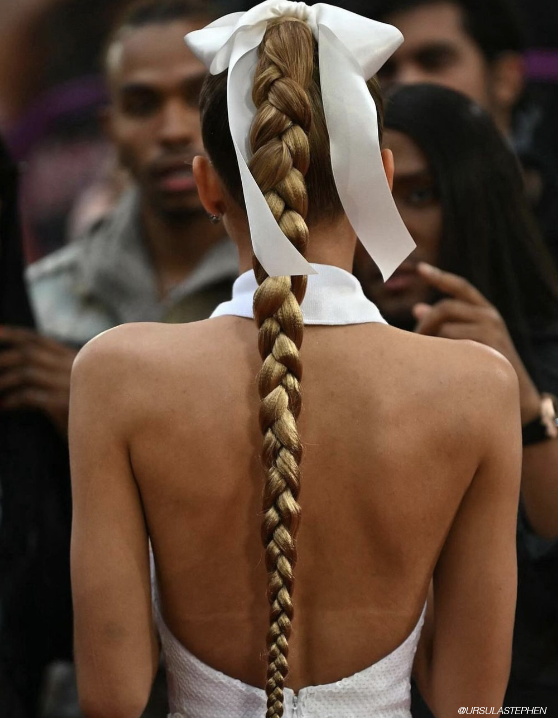 B8ad5119adf15249ad9b zendaya bow