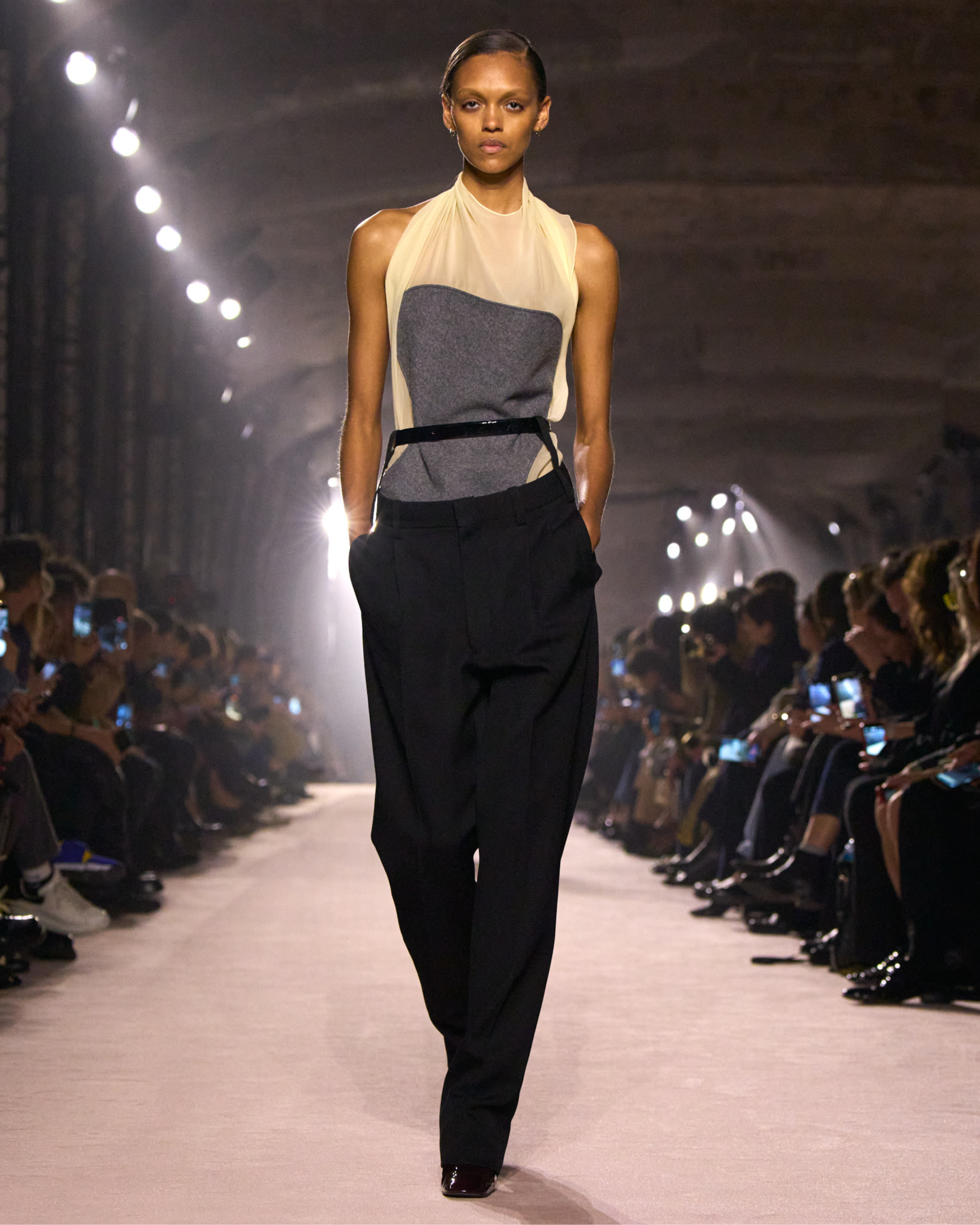 D132443d5bbe442d5898 vb aw25 4x5 runway 4