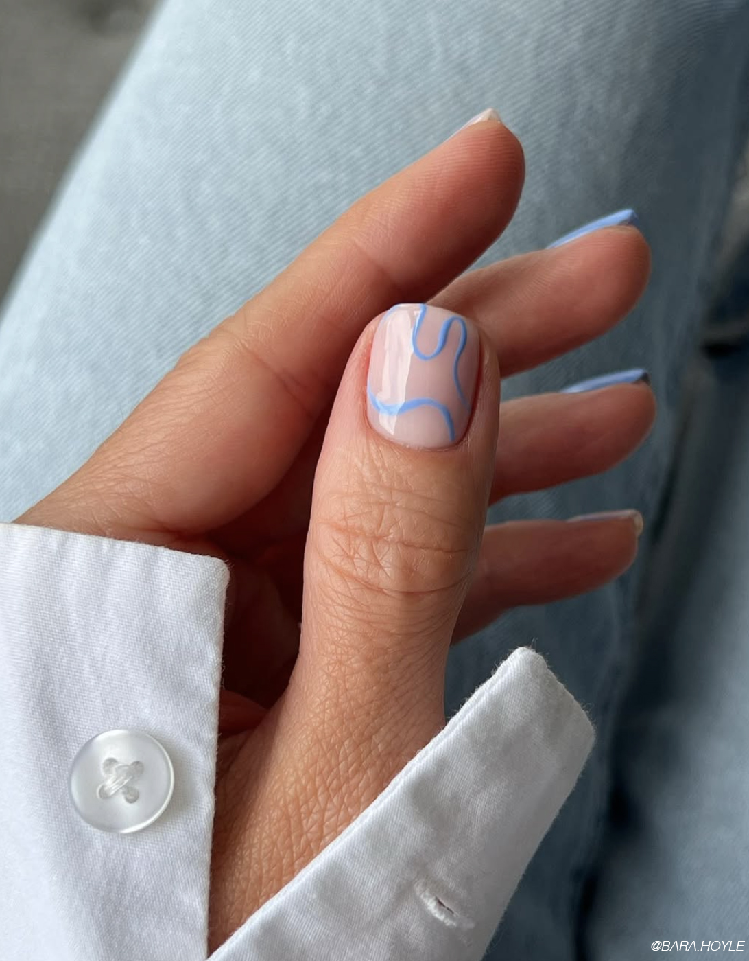 D13f31050a67e5d3ccfb short nails