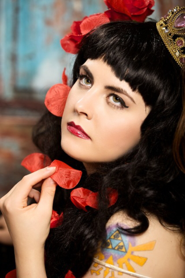 Snow White's Story ~with an alternative ending~ Shooters: Randy Yaple​ from Yaplescape Photography​ & Martin Kimeldorf  Art Director: Martin Kimeldorf  Model: Lindsay McCoy Model​ Makeup: Hair by Jocelyn DeChenne​ Assistant: Natasha Myers​