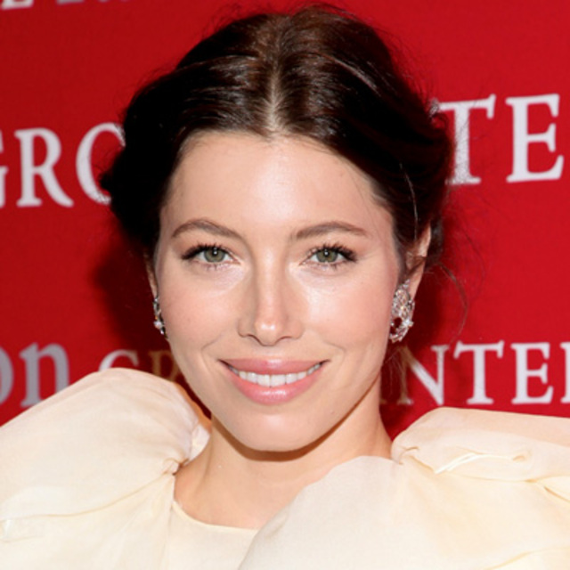 102811-Jessica-Biel-400