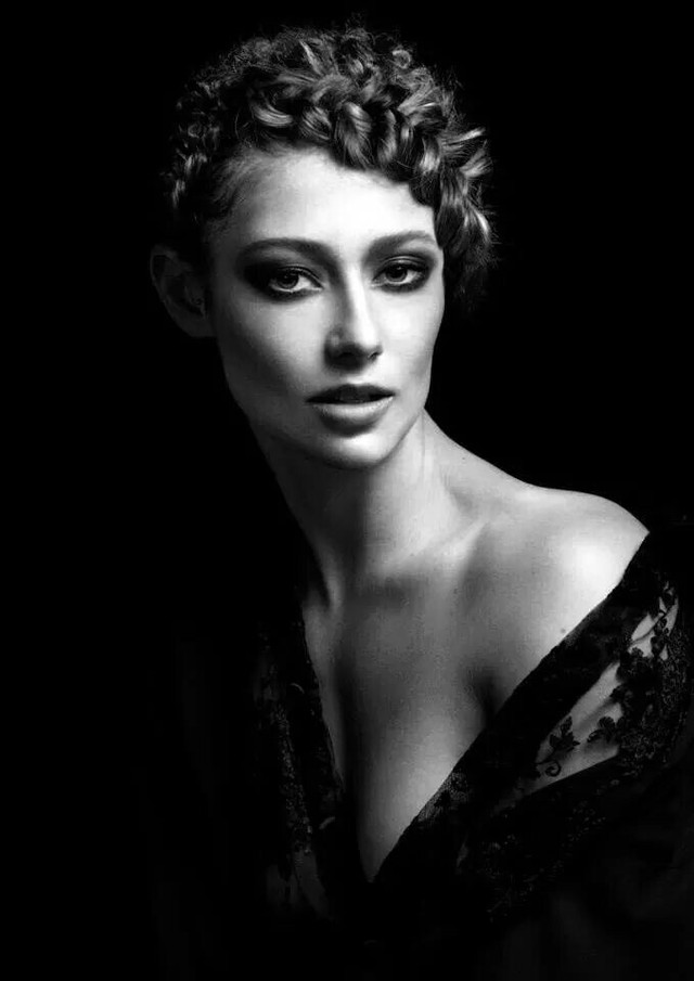 Rebelle by Simone Jade Menenti at è Salon. 