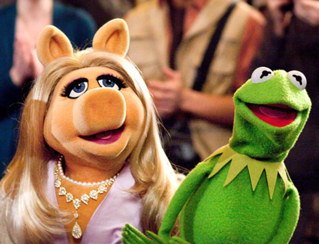 1322073936_miss-piggy-kermit-article