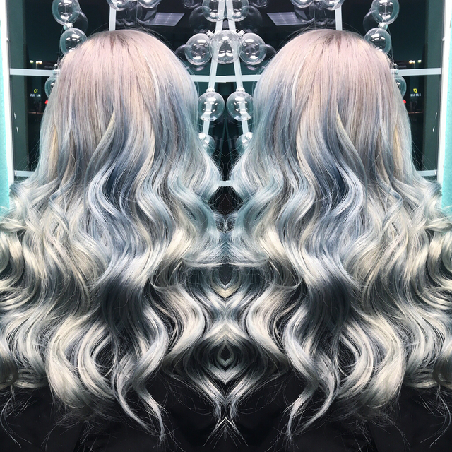 50 Shades of Grey✨
Used Kenra Metallics 10sm, 9sm, Pravana Silver, and Chi level  8 Silver