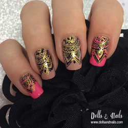Re sized 1ae26f40f2810fae6766 pink gold mandala nail art 01
