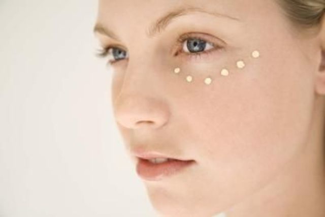 article-new_ehow_images_a07_mi_1e_make-homemade-natural-eye-creams-800x800