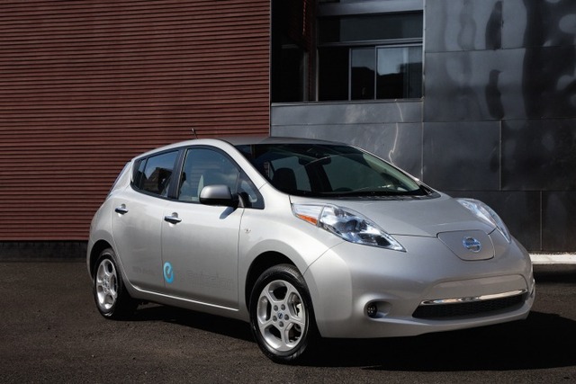 2011_nissan_leaf_f34_ns_42111_717