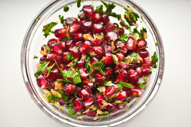 2016_roasted_red_onions_with_pomegranate_gremolata