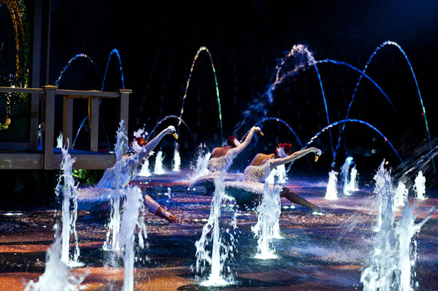 House-of-dancing-water4