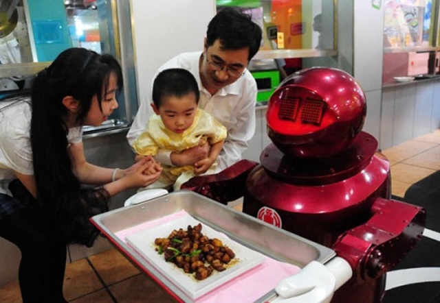 robotrestauratnserving