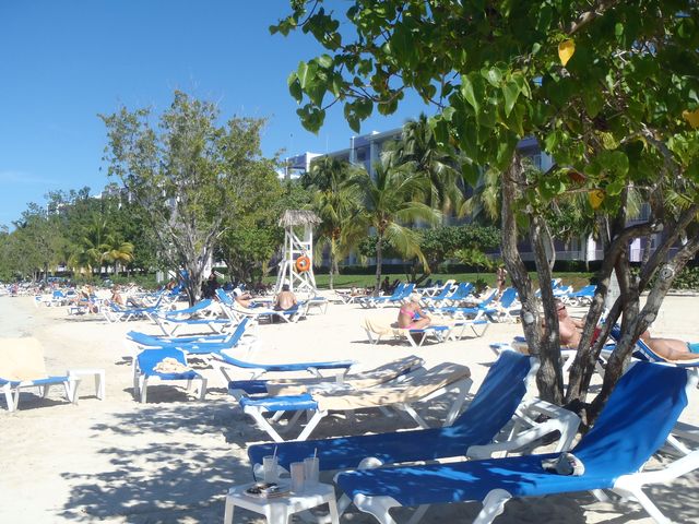 JAMAICAN STYLING NOV 2012 - BEAUTIFUL SUN, SAND, ARCHITECTURE, PEOPLE + LIFESTYLE
