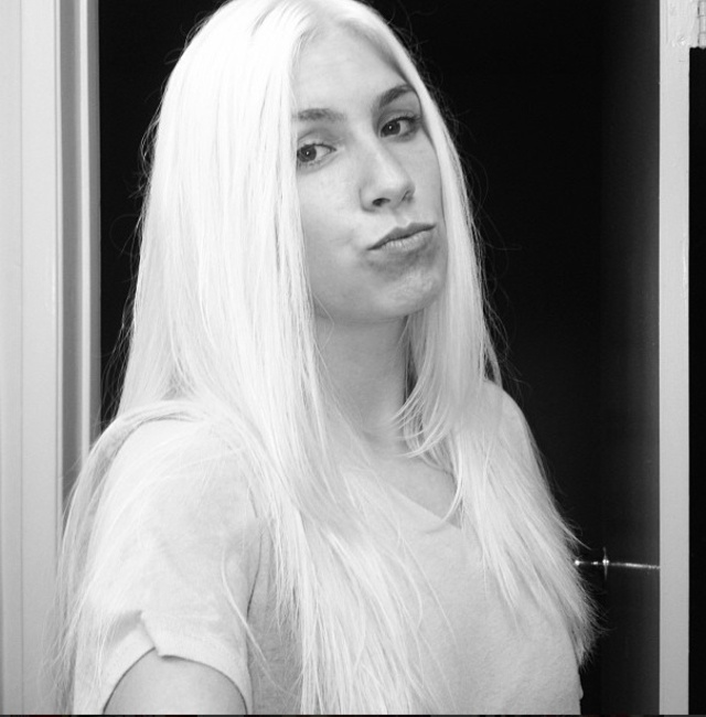 Blondewhiteducklips