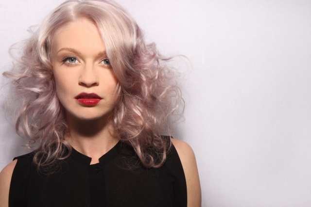 Cloudy curls, smoky pink tones