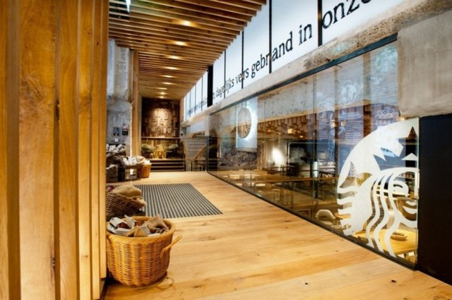 starbucks-amsterdam-4