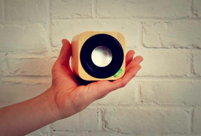 1q Tiny Speaker Huge Sound