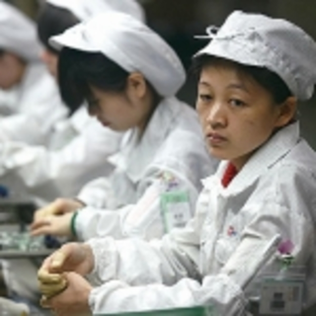 304367-foxconn-wokers