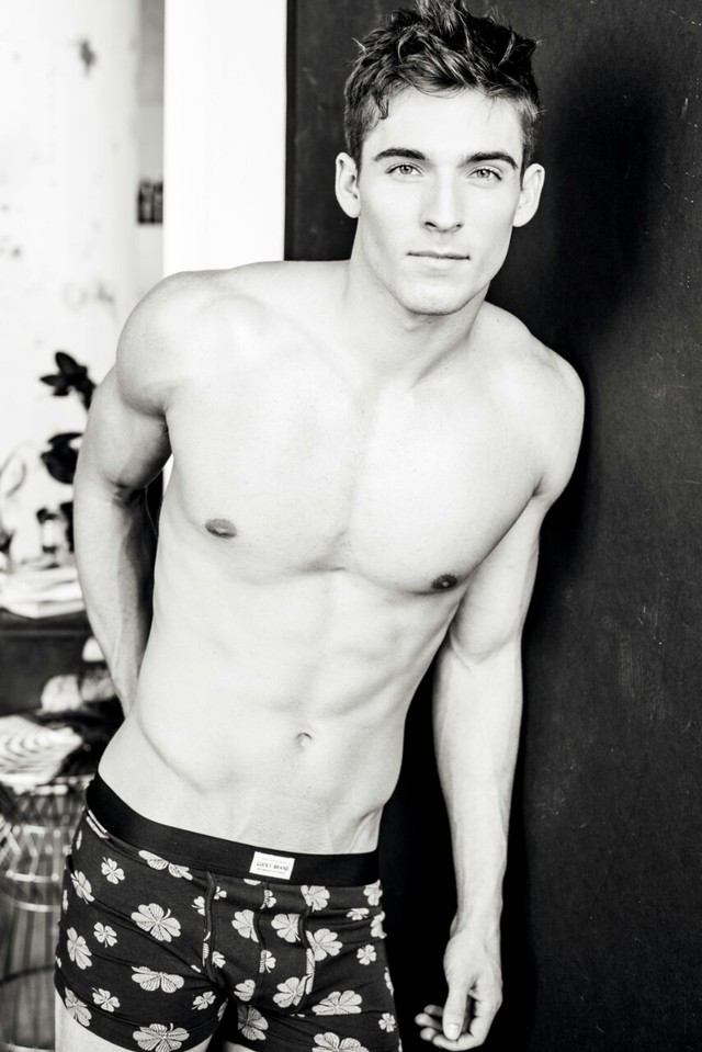Grooming: Walter Fuentes ; Photo: Sergio Garcia; Model: Kevin