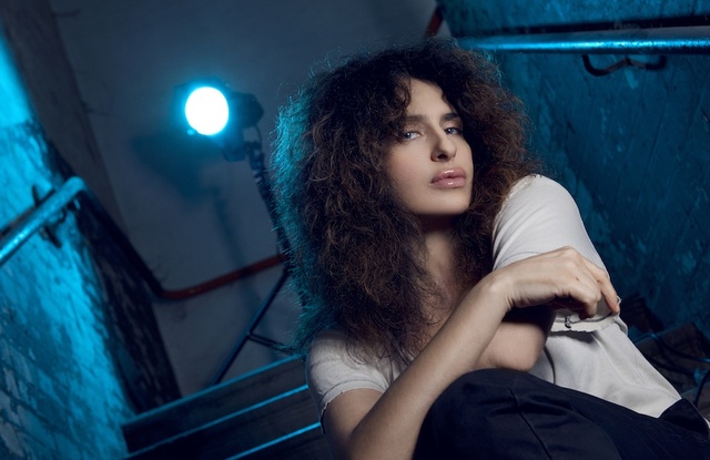 plexipr_NicoleMoudaberStairs1000wcrop