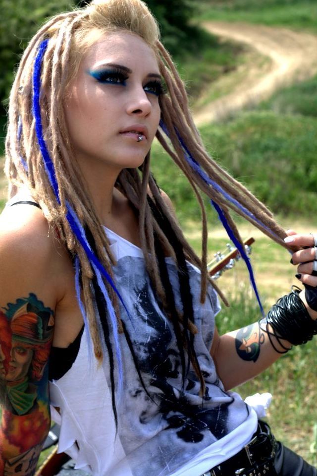 <3