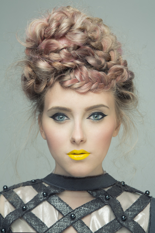 Hints of pink @gabiRevellesehair
