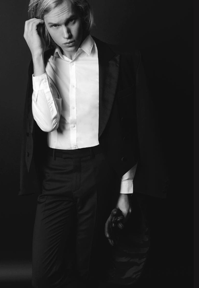 Hair: Roguenne vd Hoeven
Mua: Milou Oudenaarde
Photography: Esther Engelman