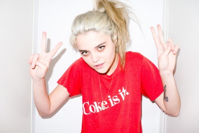 terry-richardson-shoots-sky-ferreira-at-home-1-630x420