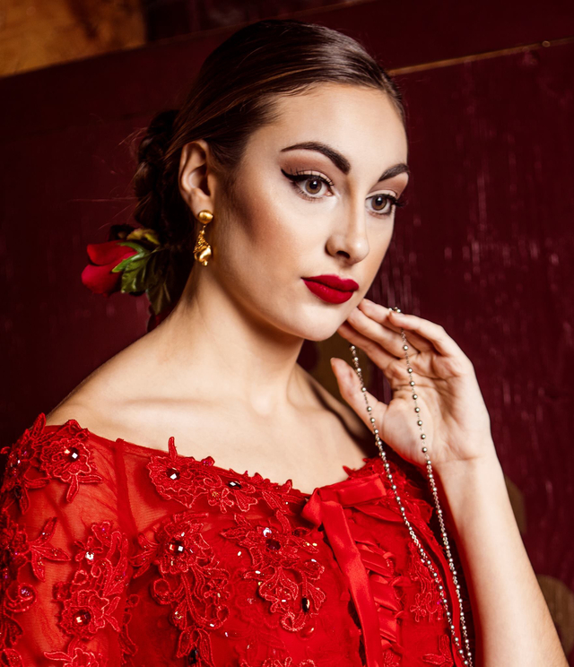 Hair: Anne Chesbro
Makeup: Nikki Mitrakos
Photographer/wardrobe Stylist: Julia Rabkin