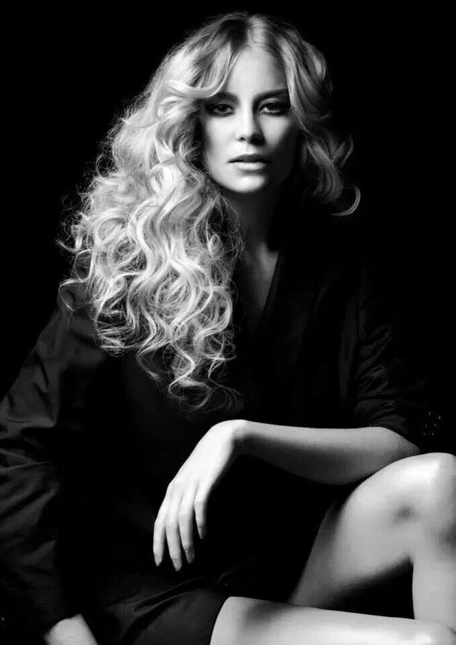 Hair by Simone Jade Menenti. Make up by Chereine Wadell. Photography and Styling by è Salon creative.