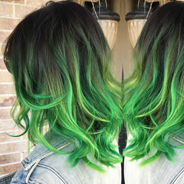 E M E R A L D
Dimensional greens in 5 hand mixed shades by me @hair.sorceress