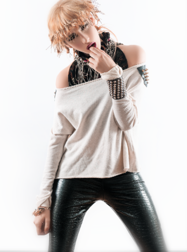 HAIR & MAKEUP: SHERRI JESSEE PHOTO: JASON SETIAWAN