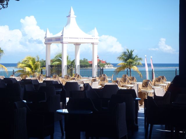 JAMAICAN STYLING NOV 2012 - BEAUTIFUL SUN, SAND, ARCHITECTURE, PEOPLE + LIFESTYLE