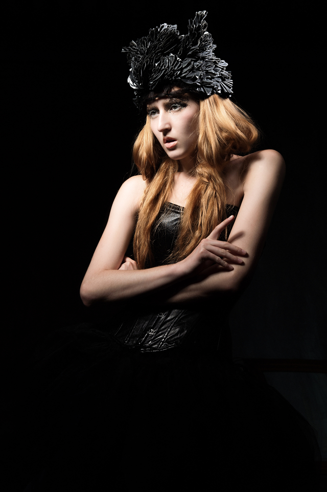 羽化
春繭的蛻變煥化無窮萬變的羽蝶
Photographer:卓爾群
Makeup style:陳芃
Hair stylist :葉威廉
Fashion Designer: 力郭
Model:Piazza Carlo
