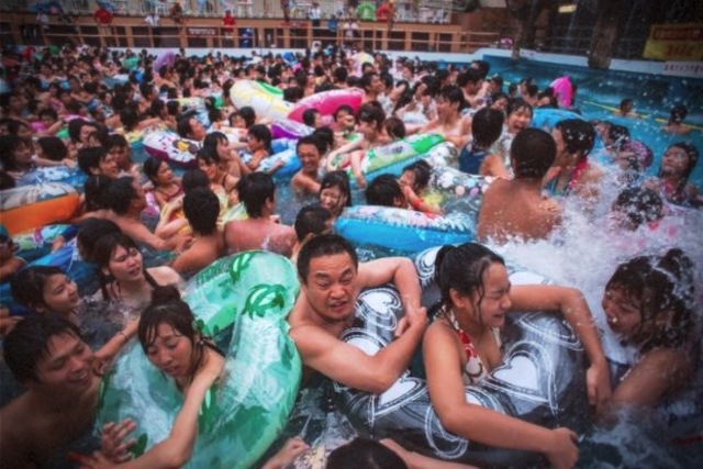Most Crowded Wave Pool