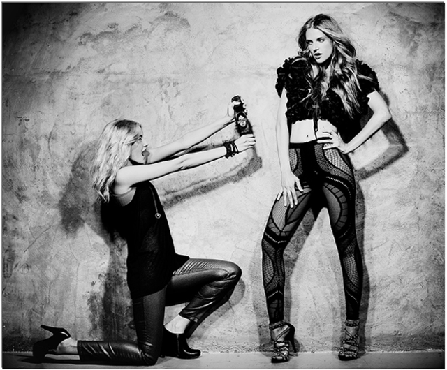 b&W-Alana-sprays-Olya