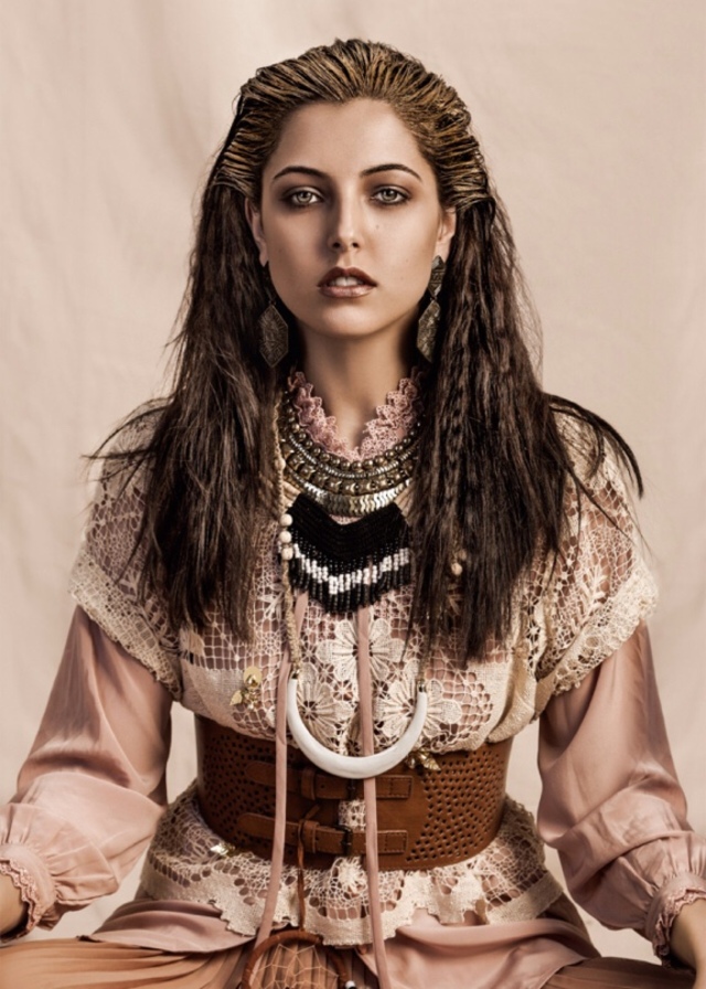 RAW
Photo: Nick Dale
Makeup: Tess Wilks
Styling: Vinn Ruatoe/Kylie Andrew