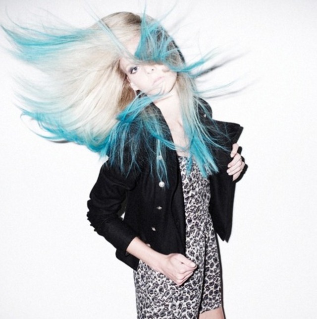 white&amp;blue dip dye