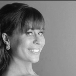 Re sized 56854b44039ea2d32149 ashleyblackandwhite
