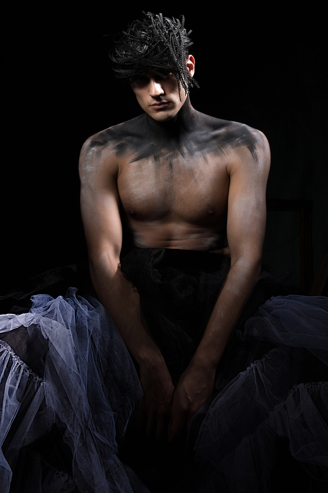 黑白...
...現實的另一面.真實的另一面
Photographer:卓爾群
Makeup style:陳芃
Hair stylist :葉威廉
Fashion Designer: 力郭
Model:Piazza Carlo
