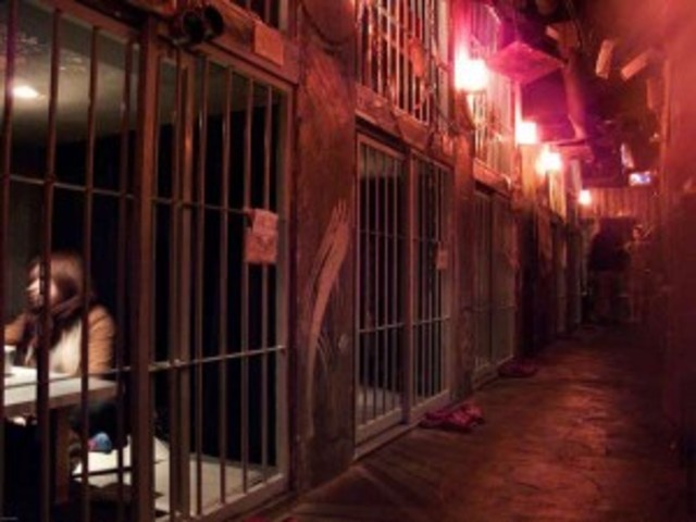 caged-restaurant