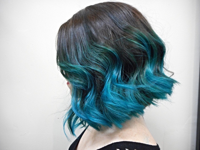 Teal
Inverted bob 