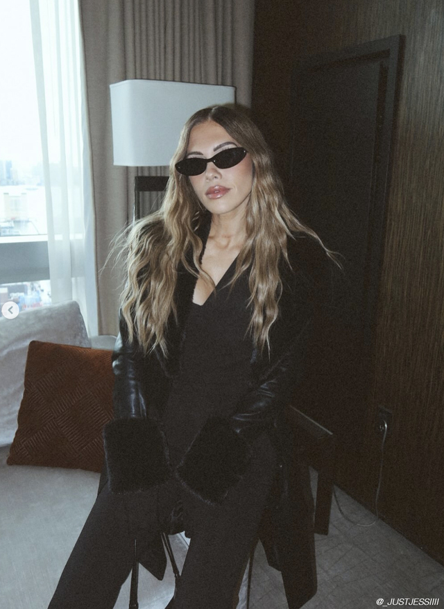 Re sized 5e6d6d2dc3fe16977dce mom tok blonde