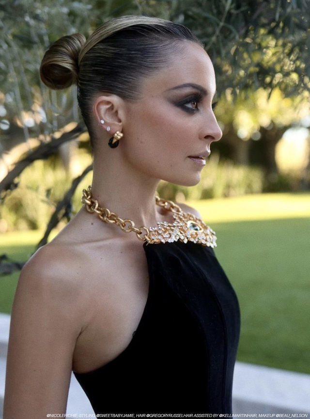 Re sized 60cac49b5fec14efaf3f bun prom