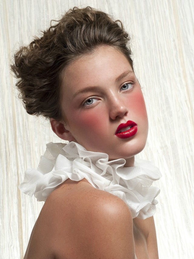 Hair: Walter Fuentes; Makeup: Victoria Wardrick; Photo: Jorge Rivas; Muse: Hailey Krieg