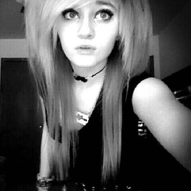 big hair/teased hair