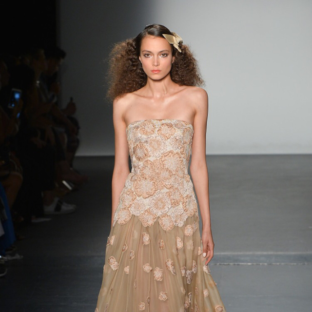 Hair: Genevieve Strazisar
Ted Gibson Artistic Team
Carmen Marc Valvo, NYFW S/S 17